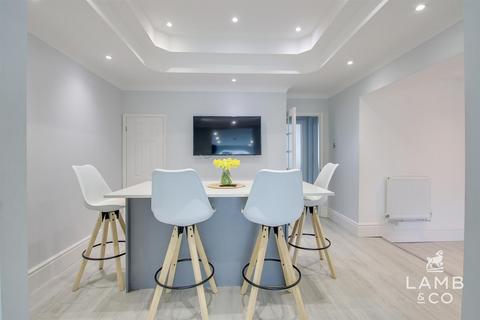 5 bedroom semi-detached house for sale, Harwich Road, Little Clacton CO16