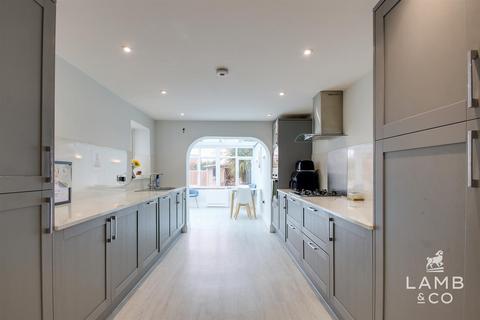 5 bedroom semi-detached house for sale, Harwich Road, Little Clacton CO16