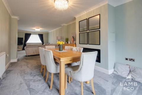 5 bedroom semi-detached house for sale, Harwich Road, Little Clacton CO16