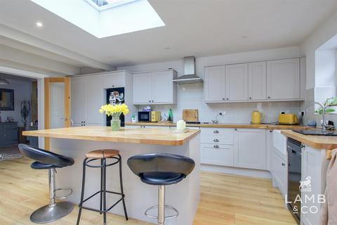 3 bedroom semi-detached house for sale, The Street, Little Clacton CO16