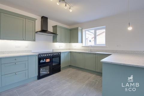 3 bedroom detached bungalow for sale, Point Clear Road, St. Osyth CO16