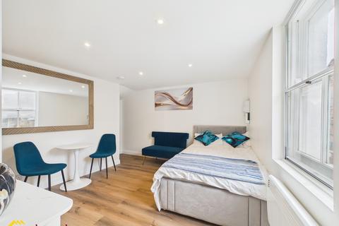 Studio to rent, George Street, Banbury OX16