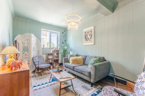 2 bedroom flat for sale, Hoe Street, Walthamstow, London, E17