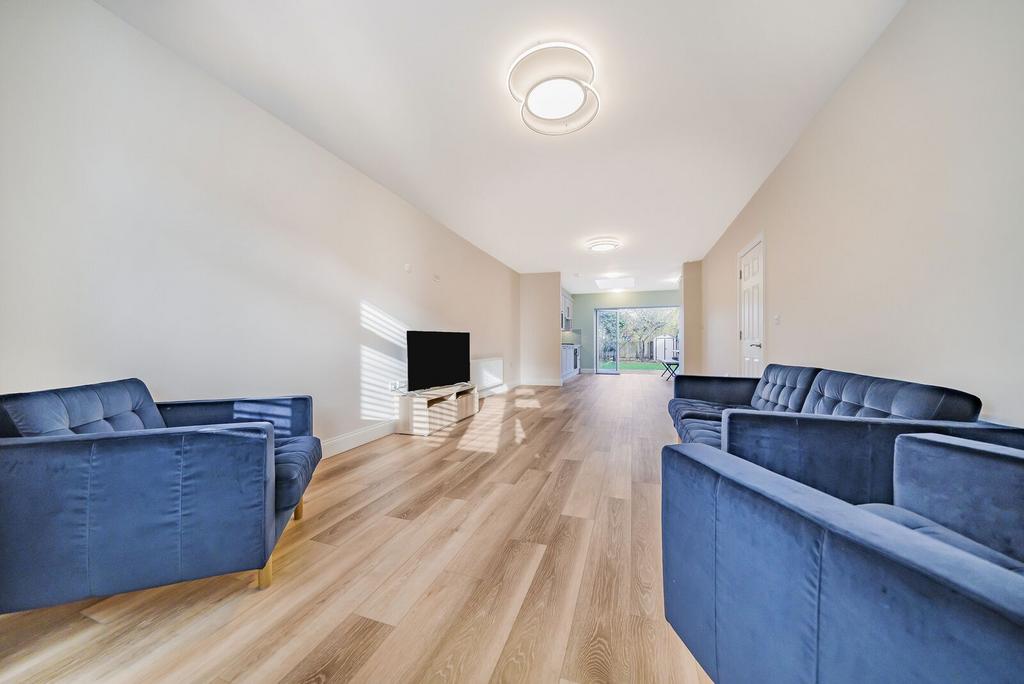 Colwood Gardens, Colliers Wood... 3 bed terraced house to rent - £6,500 ...