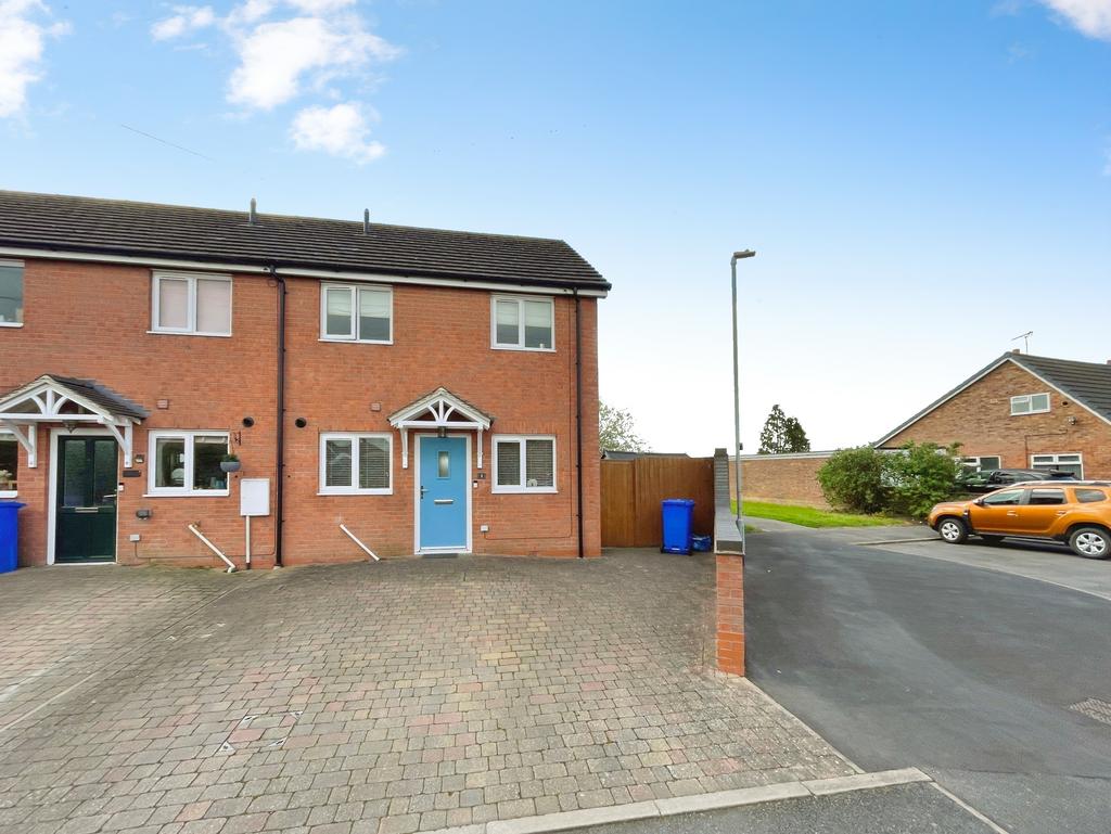 Farman Row Henhurst Ridge... 3 bed end of terrace house - £230,000