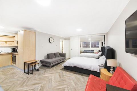 Studio to rent, Fitzroy Street, London W1T