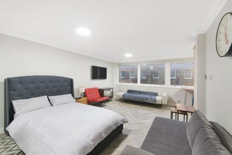 Studio to rent, Fitzroy Street, London W1T