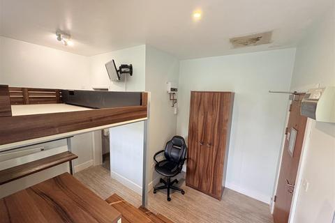 Studio to rent, Camden Road, Islington, N7