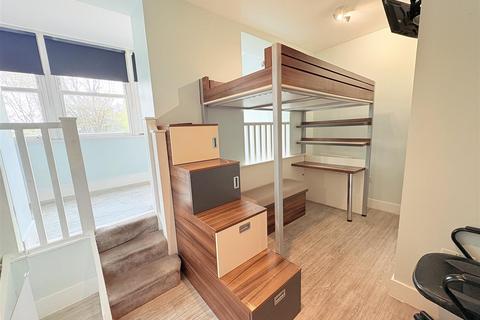 Studio to rent, Camden Road, Islington, N7