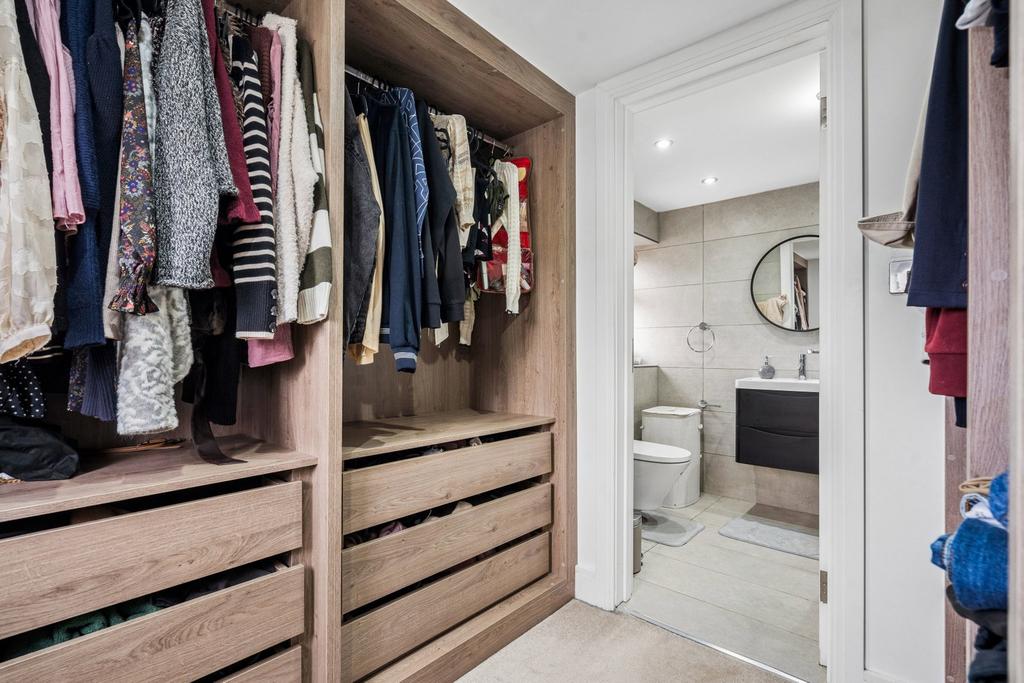 Walk-in wardrobe
