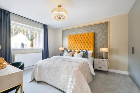3 bedroom semi-detached house for sale, at Elmstead RG40