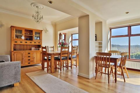 4 bedroom detached house for sale, Hough Top, Pudsey, LS13 4QW