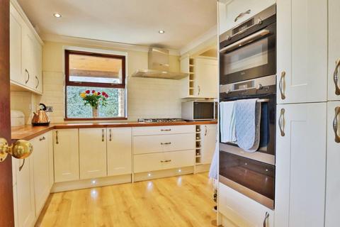 4 bedroom detached house for sale, Hough Top, Pudsey, LS13 4QW