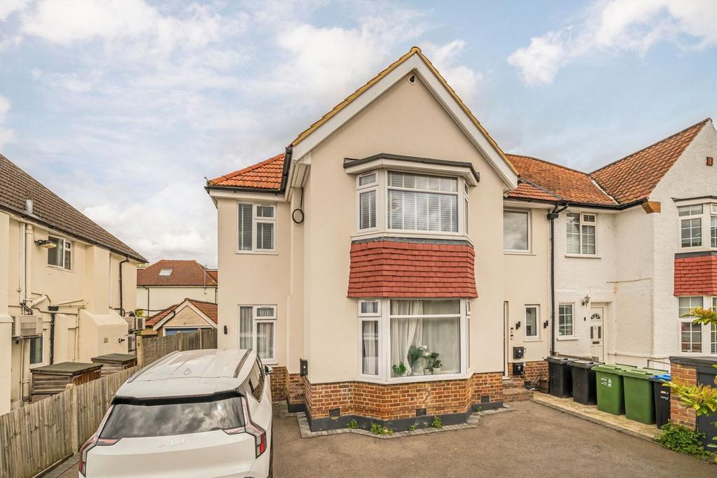 Ewell Road, Surbiton KT6 2 bed flat for sale - £400,000