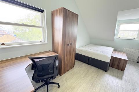 Studio to rent, Camden Road, Islington, N7