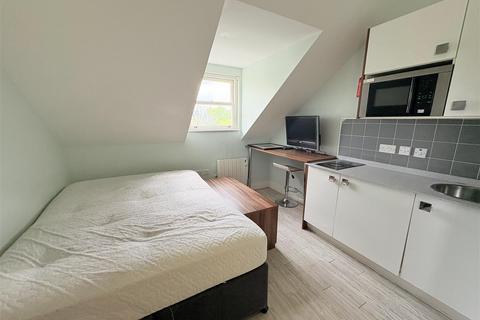 Studio to rent, Camden Road, Islington, N7