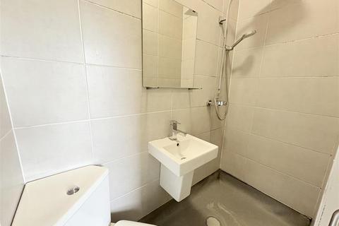 Studio to rent, Camden Road, Islington, N7