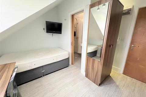 Studio to rent, Camden Road, Islington, N7