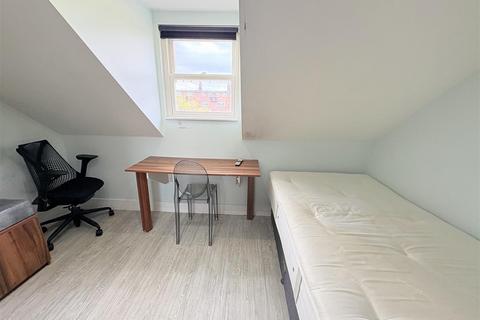 Studio to rent, Camden Road, Islington, N7