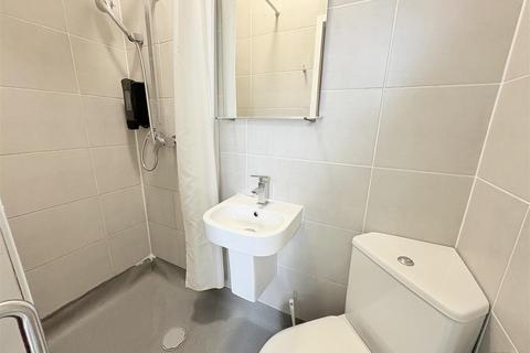 Studio to rent, Camden Road, Islington, N7
