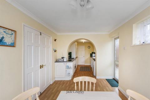 undefined, Guestwick, Tonbridge