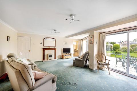 undefined, Guestwick, Tonbridge