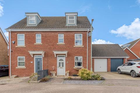 3 bedroom semi-detached house for sale, Sunbeam Close, Carlton Colville