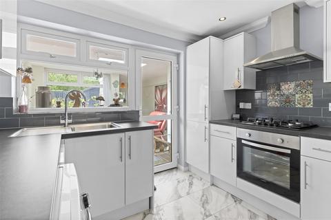 2 bedroom bungalow for sale, Farmlands Way, Polegate BN26