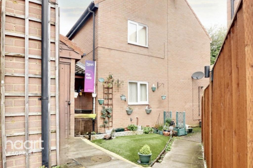 Copperfields, Luton 2 bed end of terrace house for sale - £195,000