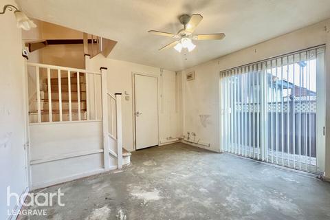 2 bedroom end of terrace house for sale, Copperfields, Luton