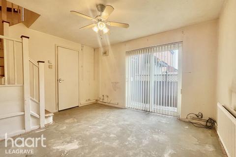 2 bedroom end of terrace house for sale, Copperfields, Luton