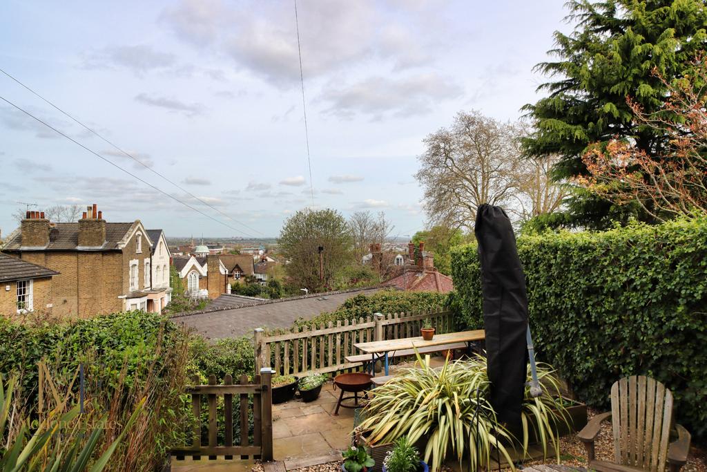 Shrubbery Road, Gravesend DA12 3 bed terraced house for sale - £375,000