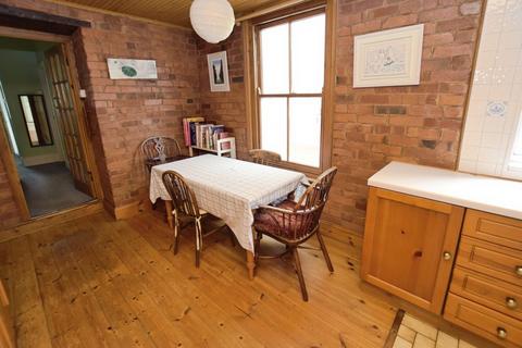5 bedroom terraced house for sale, Barnardo Road