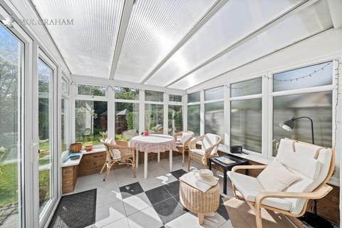3 bedroom chalet for sale, Demesne Road, Wallington