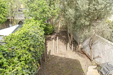 3 bedroom terraced house for sale, Evering Road, London