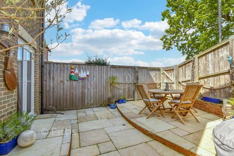 3 bedroom end of terrace house for sale, Pavilion Rise, Ryde PO33