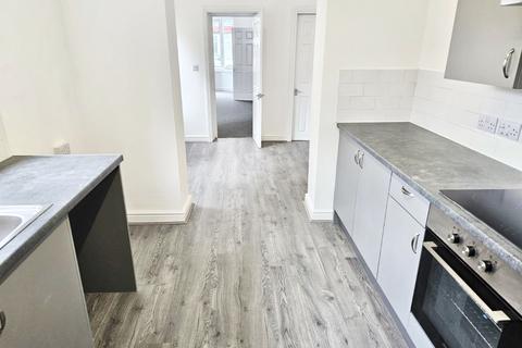 3 bedroom terraced house to rent, Severn Street, Hull, HU8