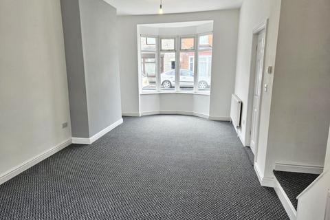 3 bedroom terraced house to rent, Severn Street, Hull, HU8