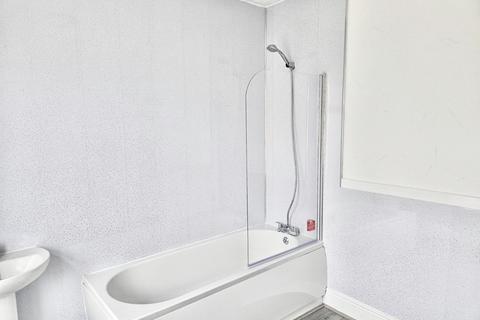 3 bedroom terraced house to rent, Severn Street, Hull, HU8