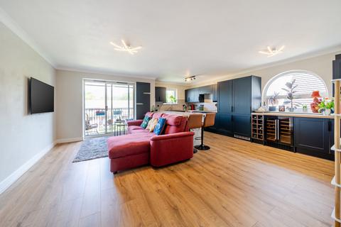 2 bedroom flat for sale, Albemarle Road, Beckenham, BR3