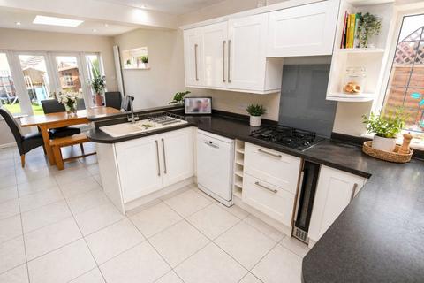 4 bedroom semi-detached house for sale, Birling Avenue, Maidstone