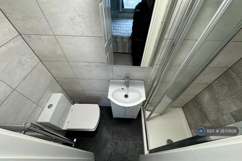1 bedroom in a house share to rent, Leacroft Close, West Drayton, UB7
