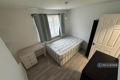 1 bedroom in a house share to rent, Leacroft Close, West Drayton, UB7