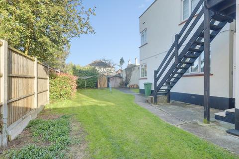 2 bedroom flat for sale, Linden Court, Leigh-on-Sea SS9