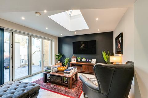 2 bedroom apartment for sale, The Bell, Leigh-on-Sea SS9