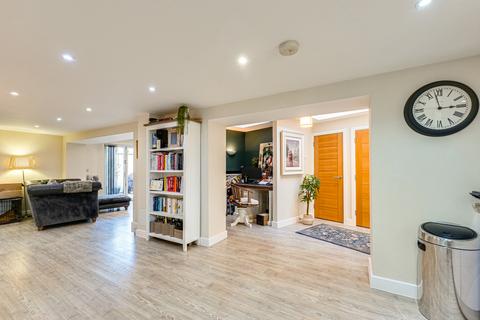 2 bedroom apartment for sale, The Bell, Leigh-on-Sea SS9