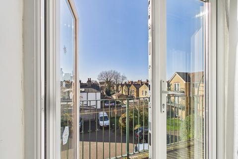 2 bedroom flat for sale, Victoria Avenue, Southend-on-sea SS2