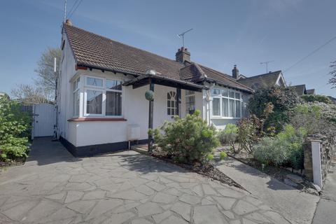 2 bedroom chalet for sale, Cliffsea Grove, Leigh-on-sea SS9