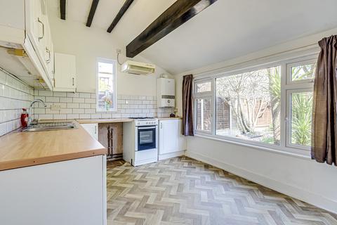 2 bedroom chalet for sale, Cliffsea Grove, Leigh-on-sea SS9