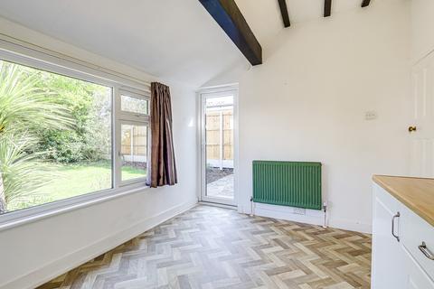 2 bedroom chalet for sale, Cliffsea Grove, Leigh-on-sea SS9